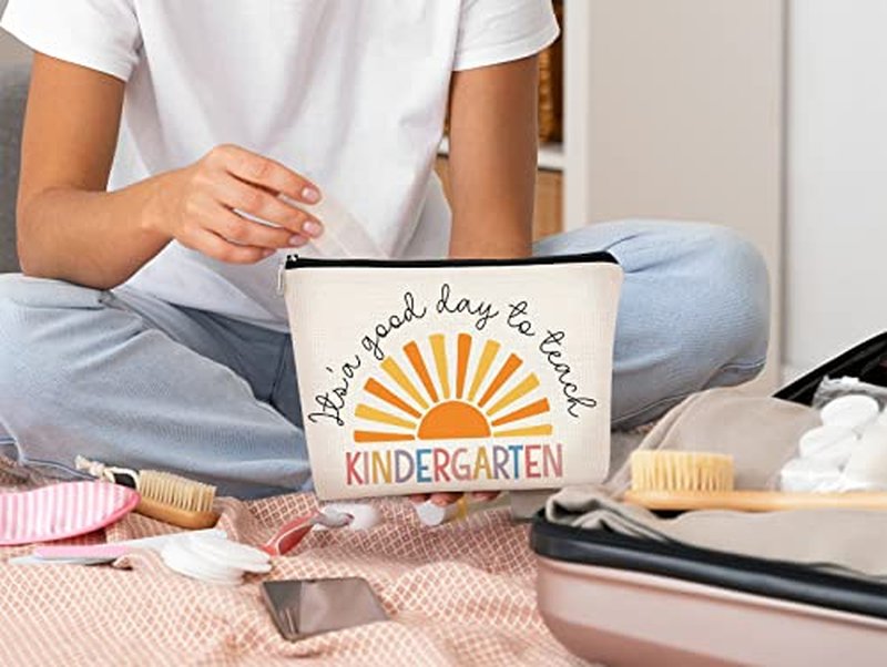 BARPERY Kindergarten Teacher Gift,It's a good day to Teach Makeup Bag,Cosmetic Bag Zipper Travel Toiletry Bag,Teacher Birthday Gifts,Best Teacher Gifts