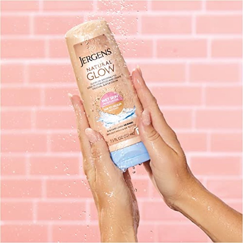 Jergens Natural Glow In-shower Lotion, for Fair to Medium Skin Tone, Wet Skin, Sunless Tanner Locks in Hydration for Gradual, Flawless Color, 7.5 Ounce