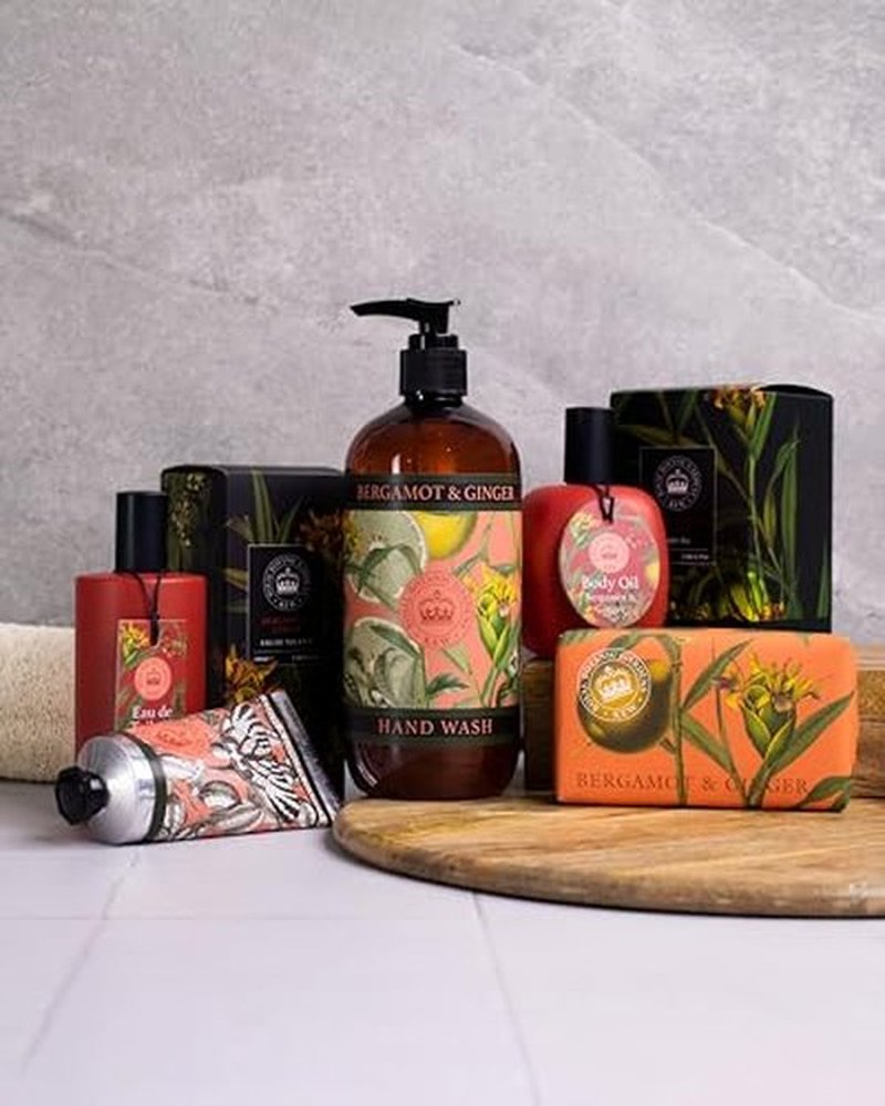 The English Soap Company Kew Gardens Luxury Hand and Body Wash, Refreshing Botanical Wash with a Rich Lather, Enriched with Soothing Aloe Vera and Vitamin E, Bluebell and Jasmine Scent 500ml