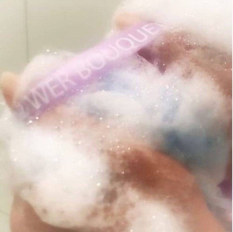 SHOWER BOUQUET Loofah Bath-Sponge Swirl-Set-XL-75g Extra-Large Mesh Pouf (4 Pack Color Swirls) Luffa Loofa Loufa Puff Scrubber - Big Full Lather Cleanse, Exfoliate with Beauty Bathing Accessories