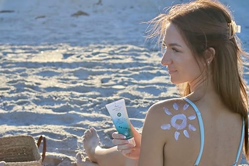 Absolutely Natural - SPF 15 Mineral Sunscreen - Broad Spectrum Water Resistant Moisturizer Lotion For Body & Face - With Non-Nano Zinc Oxide, Vitamin E, & Antioxidants - Made in USA, 3 Oz