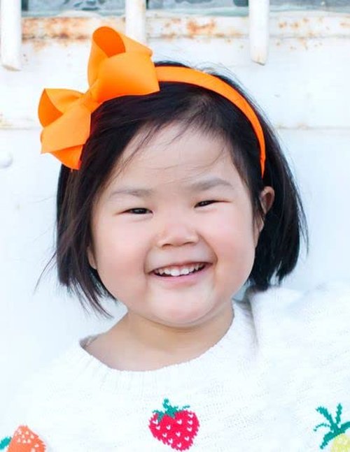Wee Ones Girls' Classic Grosgrain Hair Bow on a Wrapped Headband, Stylish For All Hair Types, Medium Bow, Gray