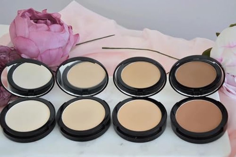 Manna Kadar Beauty Compact Dual Pressed Powder, C4 Ivory Shade for Every Skin Tone, Medium to Full Coverage Oil Absorbing Foundation and Setting Face Powder, Long-Lasting Flawless Matte Finish