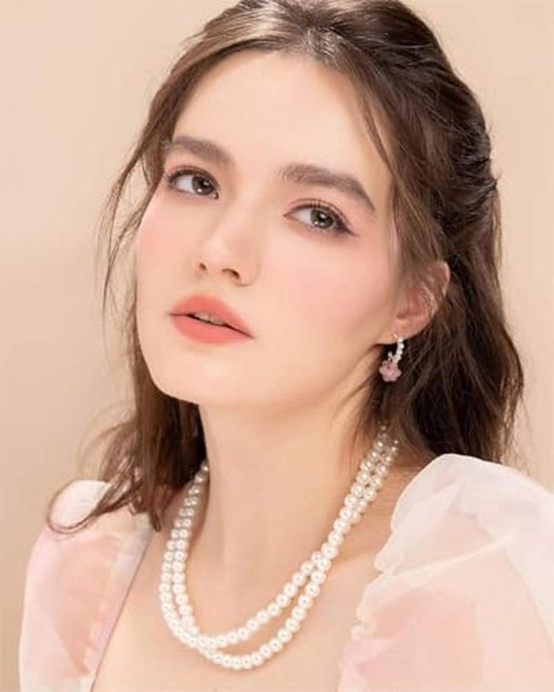 Strawberry Rococo Embossed Blush (01 Angel Chanson, 4.5g)
