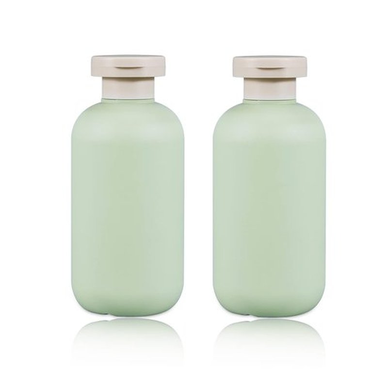 UMETASS 10oz Squeeze Bottles with Flip Cap, Refillable Plastic Travel Bottles for Creams, Lotion, Shampoo, Conditioner (2 Pcs)