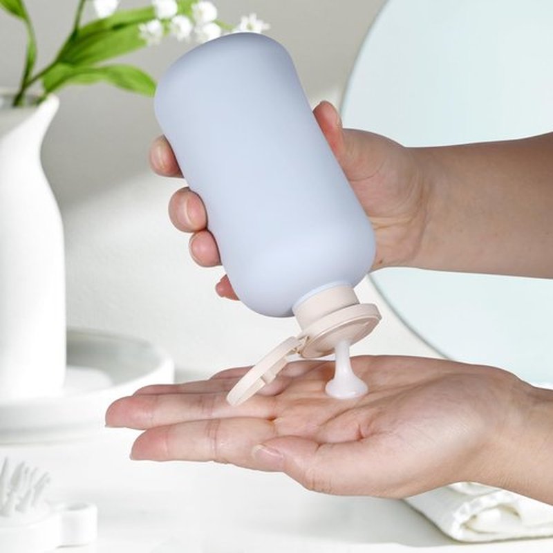UMETASS 6.8 oz Plastic Travel Shampoo Bottles, Refillable Flip Cap Squeeze Bottles for Toiletries, Large Leakage-Proof Travel Shampoo and Conditioner Bottles (Blue)