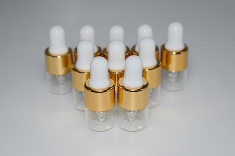 Hustar Small Dropper Bottle, 10pcs 1ml Mini Sample Dropper Bottles Mini Makeup Containers for Travel Liquids Tiny Glass