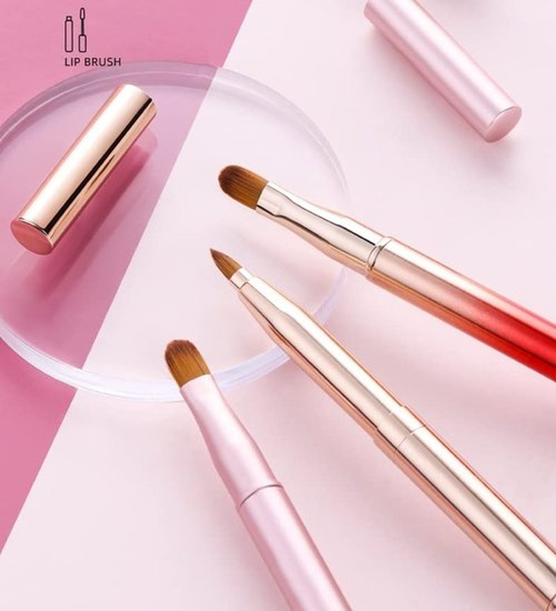 Exquisite Professional Lip Brush Applicators-Retractable Lipstick Brushes- Lipstick Gloss Makeup Brush Tool For Women and Girls (Bright Silver)