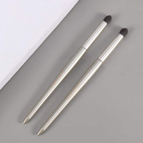 Natural Goat Hair Eye Shadow Brush, ENZO KEN Small Blending Eyeshadow Brush, Eye Shadow Blending Brush, Eye Blending Brush, Small Nose Contour Brush, Eye Brushes, Eyeshadow Blending Brush. Gold, E204M
