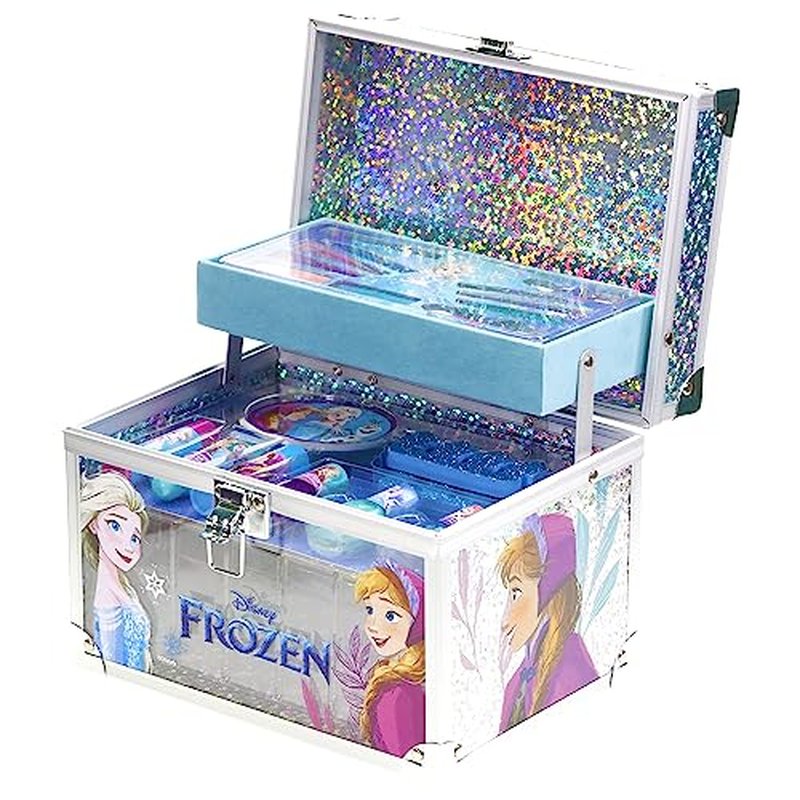Moana 2 Train Case Beauty Set, Kids Makeup Kit for Girls, Real Washable Makeup Set, Play Makeup, Pretend Play, Party Favor, Birthday, Ages 3 4 5 6 7 8 9 10 11 12 by Townley Girl