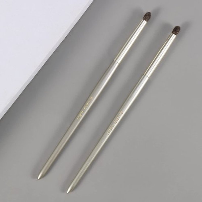 Natural Pony Hair Eye Shadow Brush, ENZO KEN Small Detail Eyeshadow Brush, Detailing Eye Shadow Brush, Mini Eye Smudge Brush, Corner Eyeshadow Brush, Eye Brushes, Eyeshadow Blending Brush. Gold, E204S