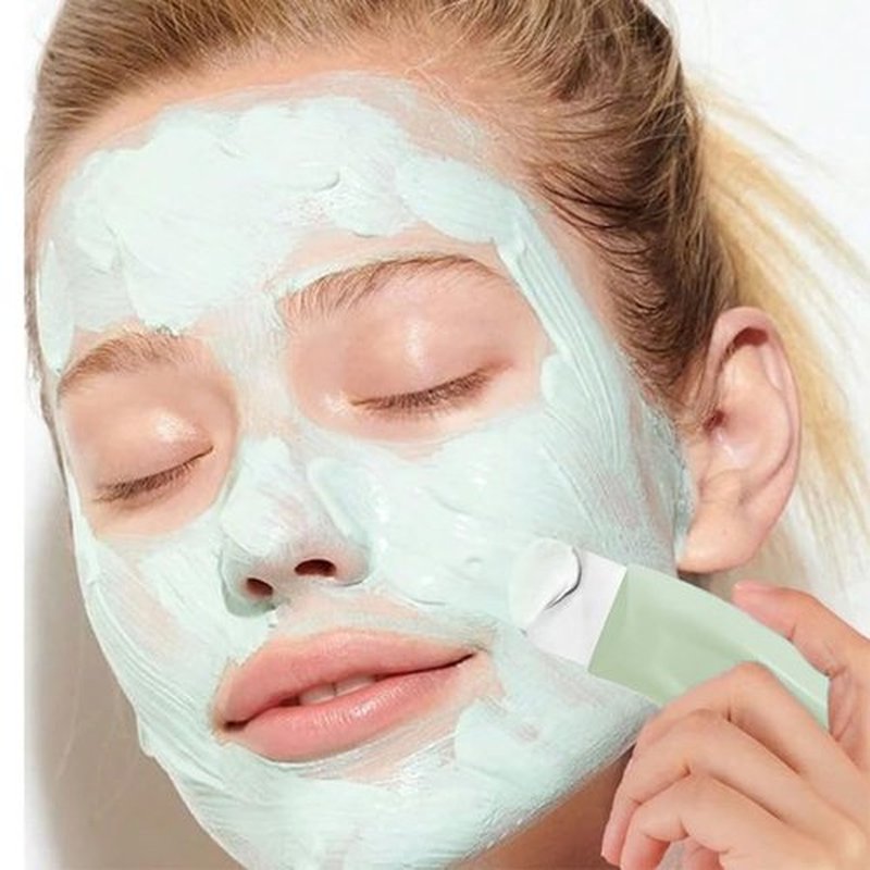 Cute Small Deep Clean Master/Blackhead Remover Tool/Safe & Made from Silicon/Can be Used with Mud Cream & Cleansing Oil (Professional Blackhead Remover)