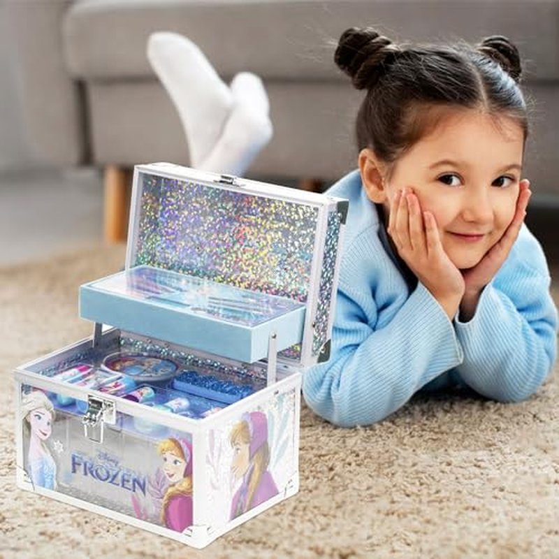 Moana 2 Train Case Beauty Set, Kids Makeup Kit for Girls, Real Washable Makeup Set, Play Makeup, Pretend Play, Party Favor, Birthday, Ages 3 4 5 6 7 8 9 10 11 12 by Townley Girl