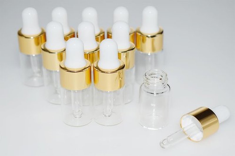 Hustar Small Dropper Bottle, 10pcs 3ml Mini Sample Dropper Bottles Mini Makeup Containers for Travel Liquids Tiny Glass