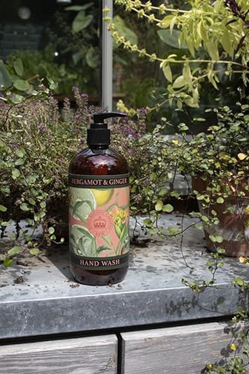 The English Soap Company Kew Gardens Luxury Hand and Body Wash, Refreshing Botanical Wash with a Rich Lather, Enriched with Soothing Aloe Vera and Vitamin E, Bluebell and Jasmine Scent 500ml
