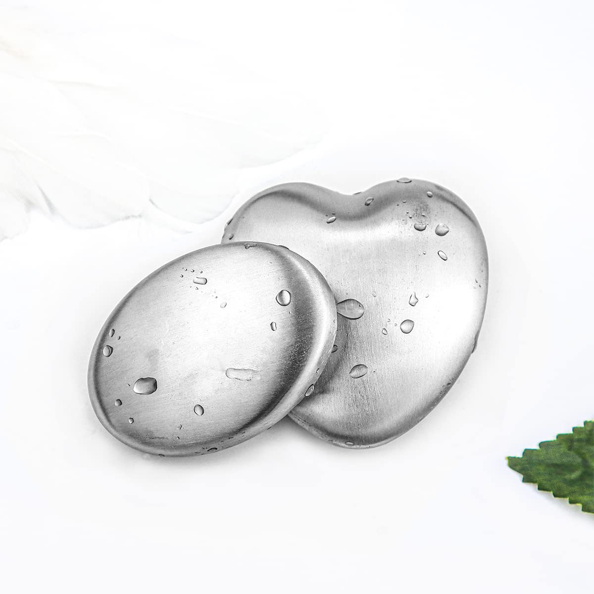 LEEFONE 2 PCS Stainless Steel Soap, Magic Metal Odor Remover Bar Eliminating Smells Like Fish Onion Garlic Scents from Hands and Skin, Kitchen Gadgets (Heart Shape + Oval)