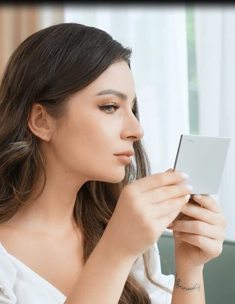 Makeup Mirror with Facial Oil Blotting Paper Sheets – 100 Counts, Silver Compact Folding Cosmetic Travel Mirror Pack (Rose)