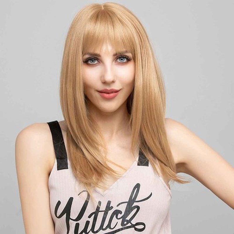 SOKU Strawberry Blonde Synthetic Wig 20 Inch Natural Straight Hair with Fringe Bangs Flawless Hairline Glueless Machine Made Wigs for Women Girls Party Costume Wig Soft Hair Realistic Wigs