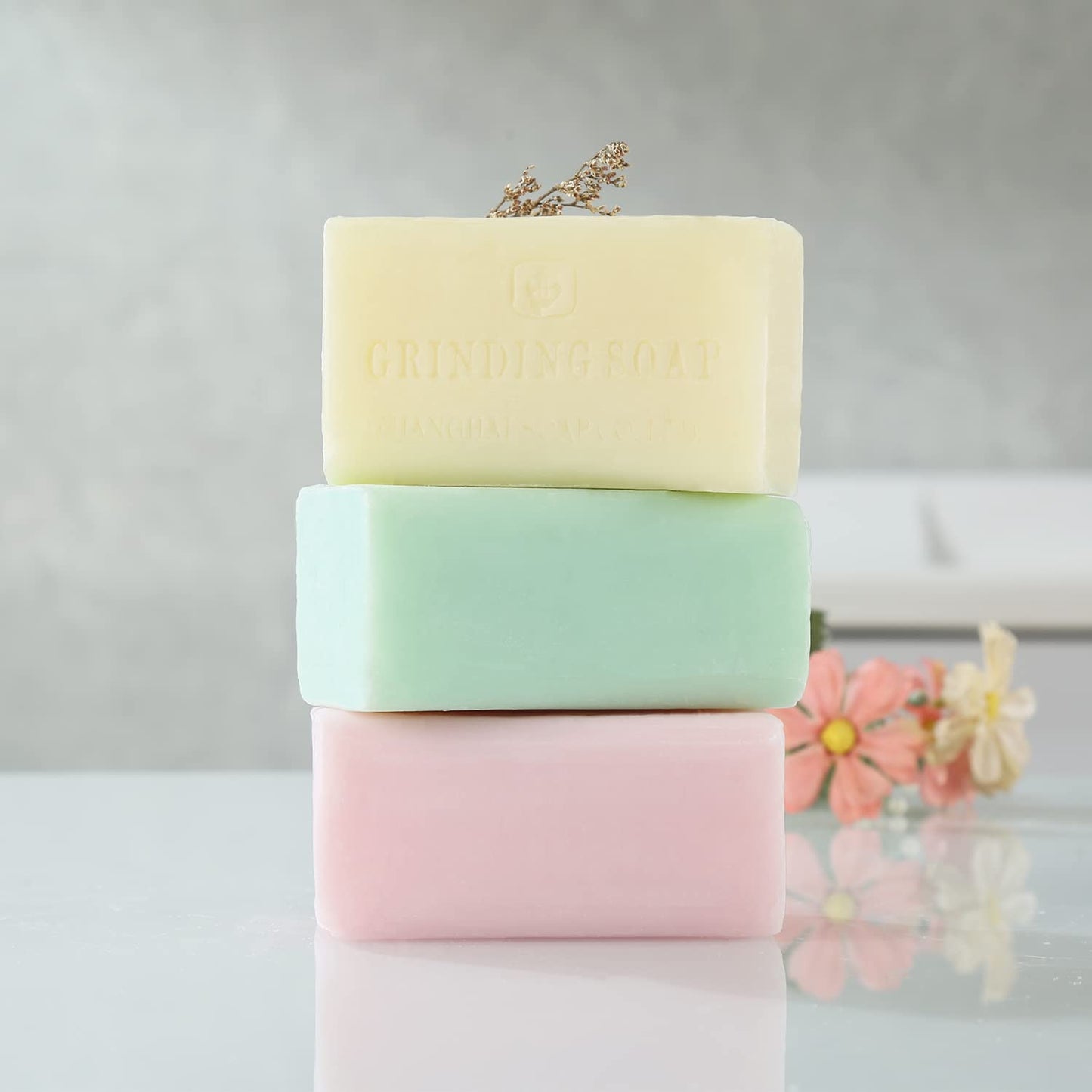 Bee & Flower Goat Milk Soap Bar Handmade Soap Bar Moisturizing Natural Bar Soap with Organic Essential Oils, French -Milled Soap Bars for Hands and Body, 7oz