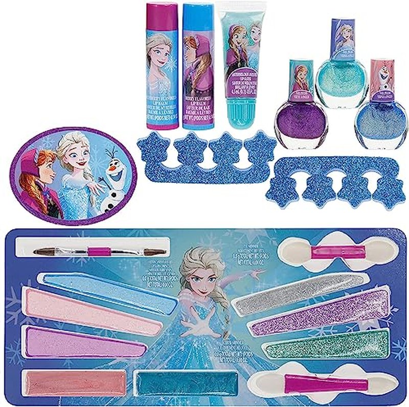 Moana 2 Train Case Beauty Set, Kids Makeup Kit for Girls, Real Washable Makeup Set, Play Makeup, Pretend Play, Party Favor, Birthday, Ages 3 4 5 6 7 8 9 10 11 12 by Townley Girl