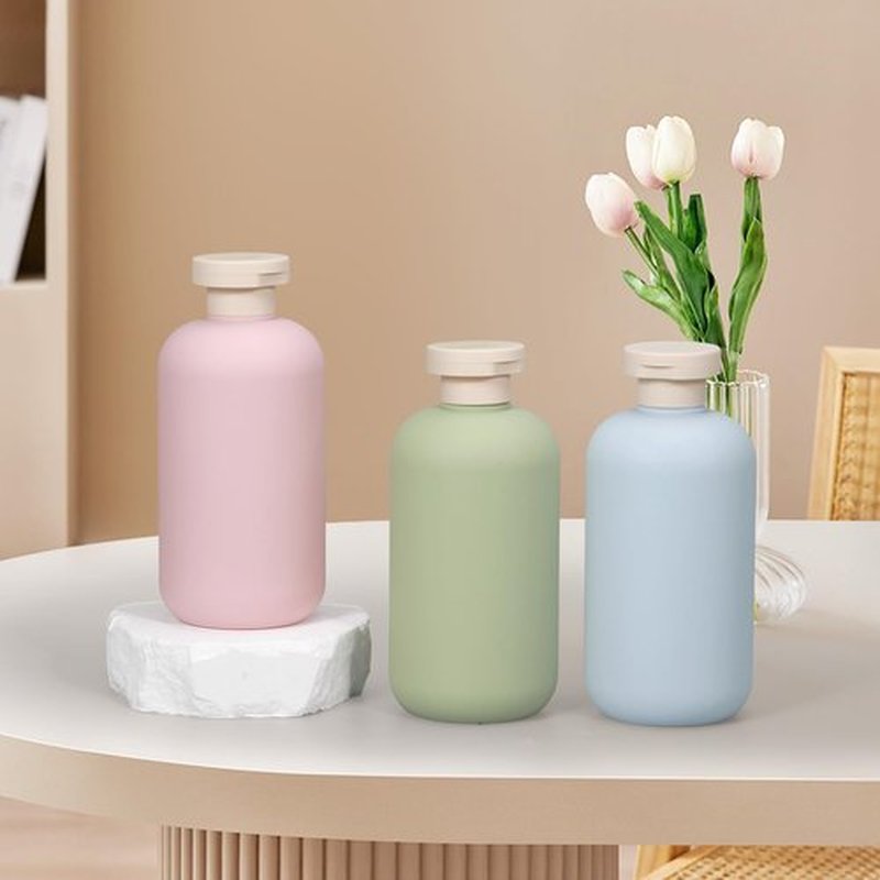 UMETASS Travel Shampoo Bottle, Empty Plastic Squeeze Bottles 10oz with Flip Cap, Lotion Container for Toiletries