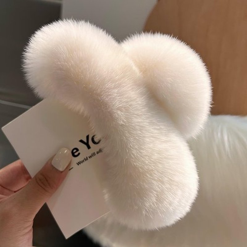 papasgix Hair Claw Clips for Women, Large Faux Fur Hair Claw Clip for Women, Large Hair Clips Winter Fluffy Plush Hair Claw Clips Hair Accessories (Black+White)