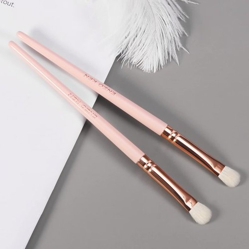 Natural Goat Hair Eyeshadow Brush, ENZO KEN Medium Smudge Eye Shadow Brush, Shader Eye Shadow Brush, Eye Smudge Brush, Single Natural Hair Makeup Brush, Single Eyeshadow Brush, Eye Brushes. Pink,E403M