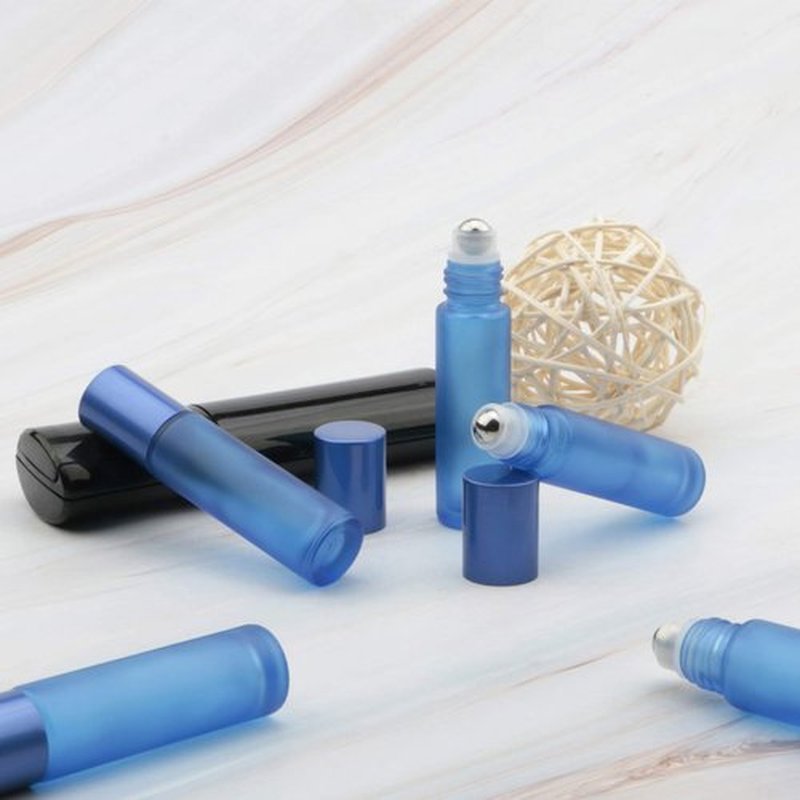 Kesell Glass Roller on Bottle, 10ml Refillable Essential Oil Bottle with Stianless Steel Ball, Pack of 10 (Light blue)