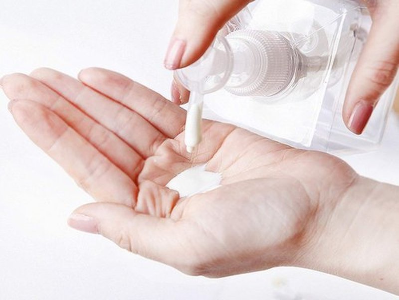 2PCS 250ML/8.4oz Clear Square Pump Bottle Empty Plastic Lotion Dispenser Toiletries Storage Containers Refillable Pump Bottles for Dispensing Lotions Shampoos