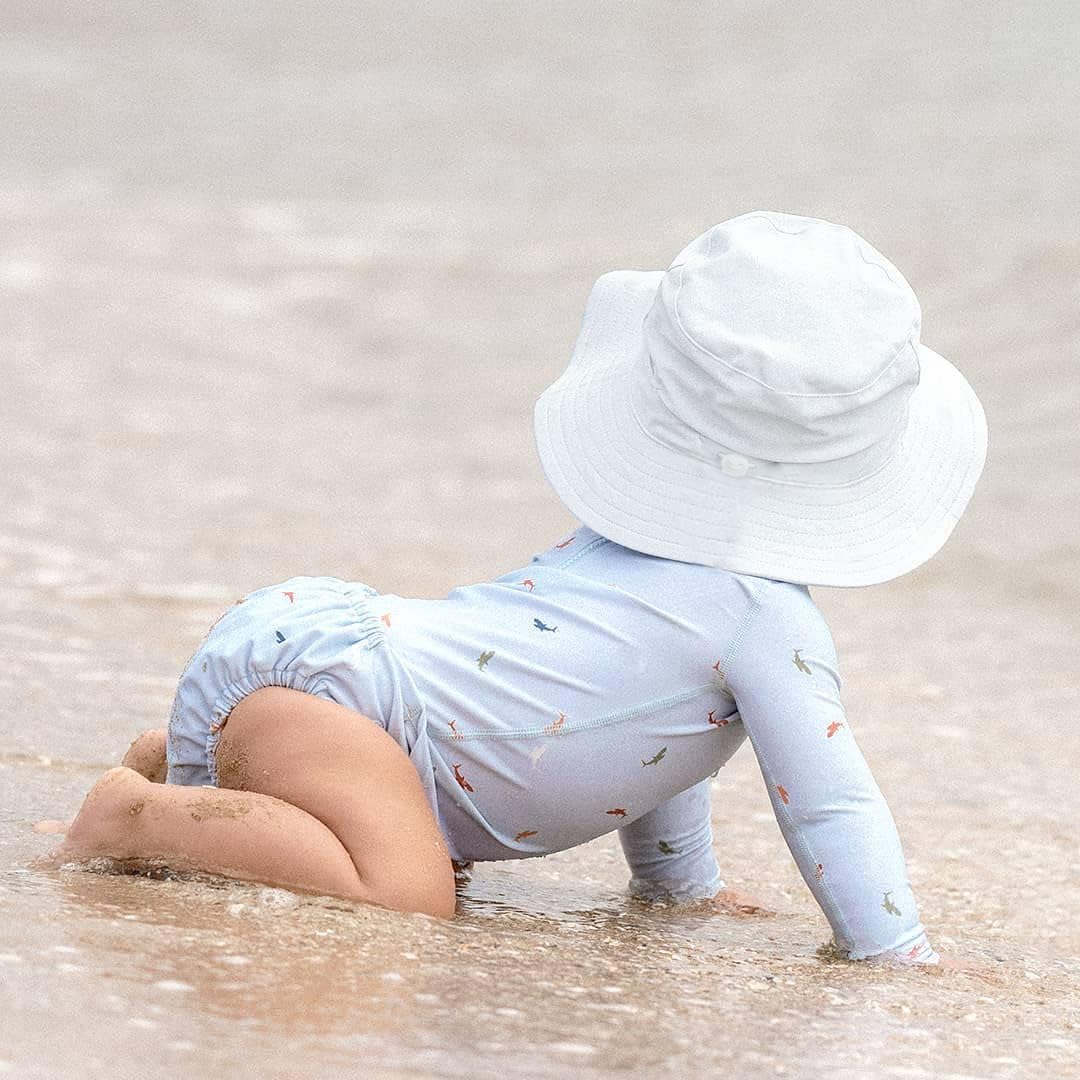 Baby Sun Hat and Sunglasses, UPF 50+ Kids Sun Hat with Ear and Neck Protection, Adjustable Summer Beach Hats with Bucket Wide Brim for Boys & Girls, Foldable Infant Sun Hat 0-6 Months, White