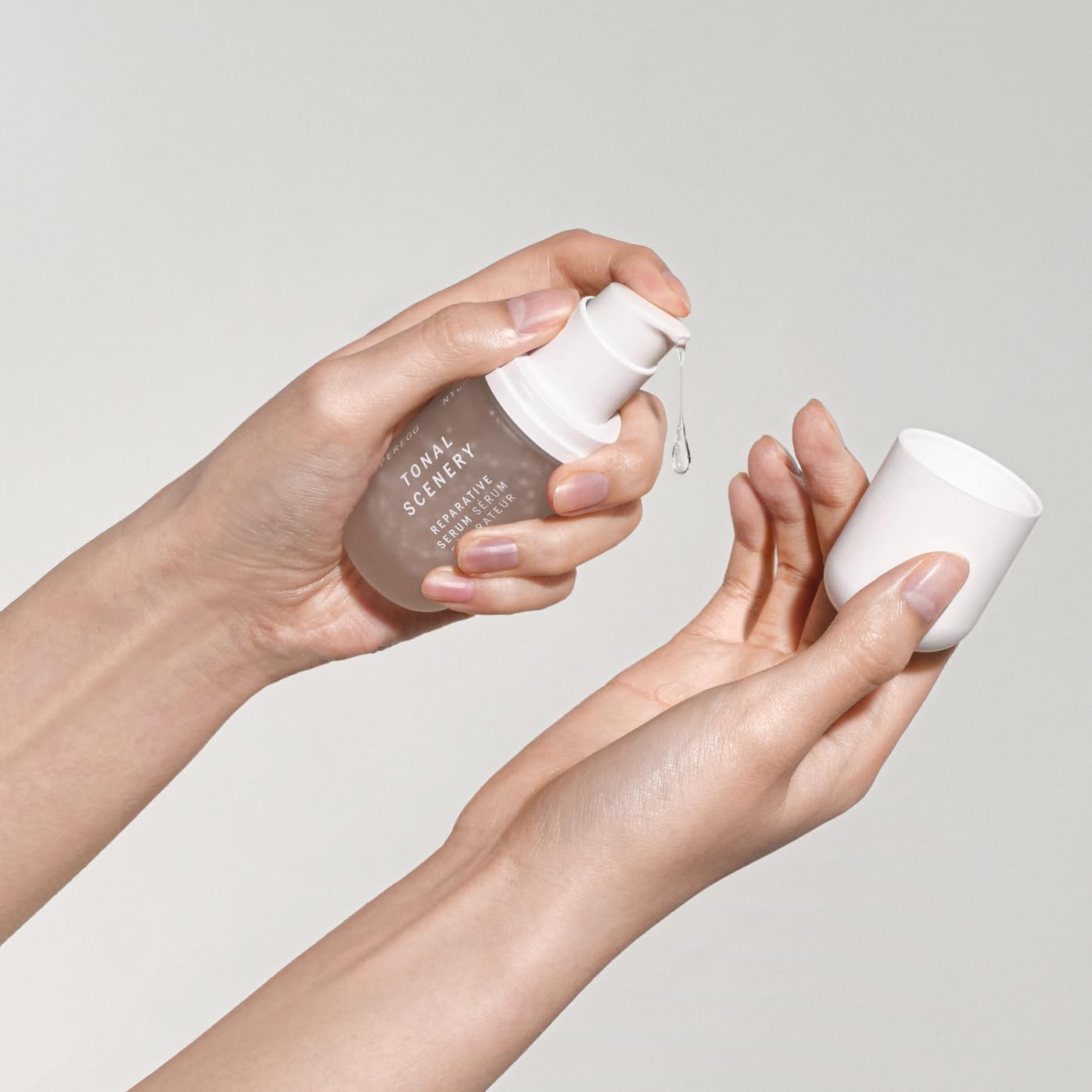 SUPEREGG Tonal Scenery Reparative Serum (Upgraded): For a healthy radiance. Treatment serum with Bio Desert Oil, Probiotics, Niacinamide.