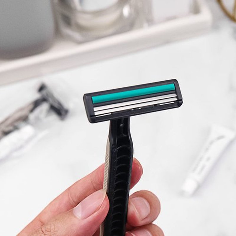 Disposable Razors In Bulk, Bulk Razors With Knife Cap, Gray, Individually Packaged Disposable Razors Bulk With Shaving Cream For Hotels, Homeless, Nursing Homes, Charities (Pack-60)