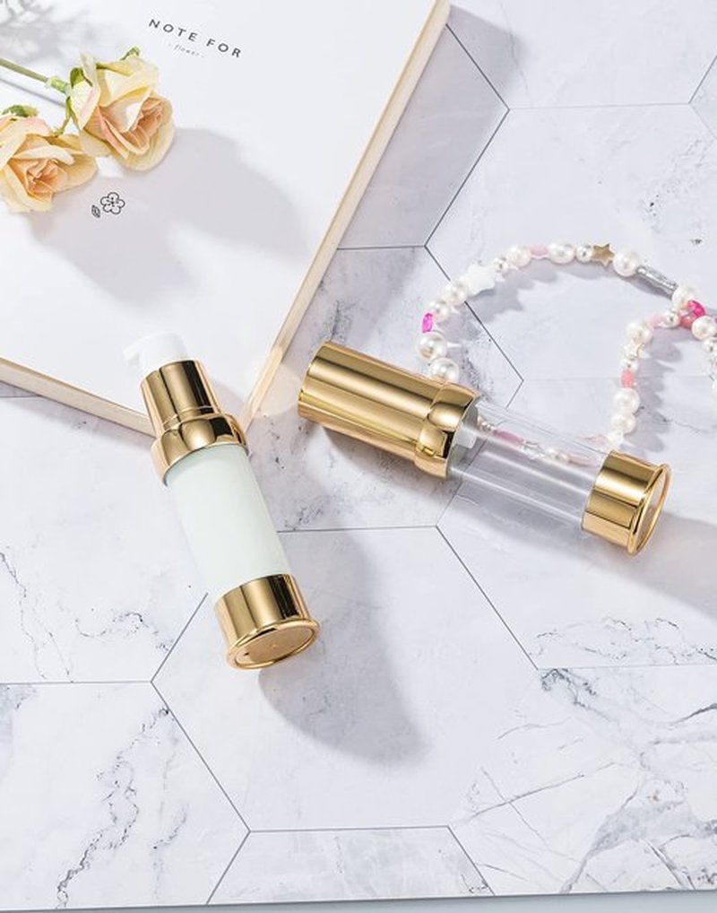 XQNCBY Gold Travel Pump Bottle for Toiletries Travel Size Airless Pump Bottles Travel Set Makeup Pump Dispenser with Box Refillable Empty Makeup Pump Bottle (0.5 oz/15 ml, 4 Packs)