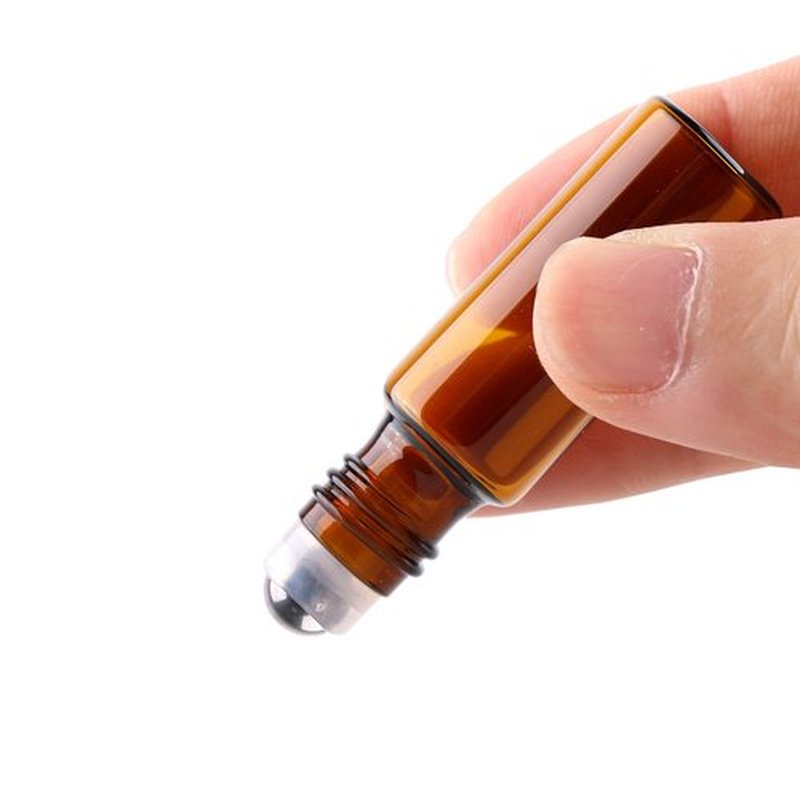 MaxMau Pack of 100,5ml Amber Glass Roller Bottles for Essential Oils Refillable Roll on Bottle with Stainless Steel Roller Balls Golden Cap For Home Travel Aromatherapy