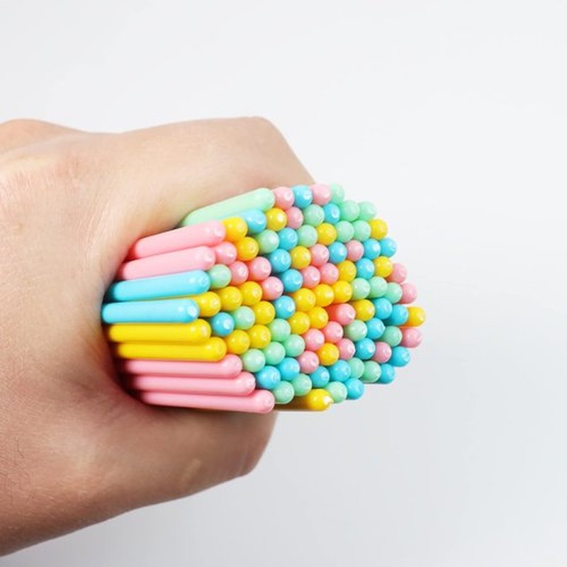 100 Pcs Disposable Makeup Lip Brushes Lipstick gloss brush pyo cookie paint brushes with Soft Brush Head Cosmetic Lip Brush Wands mini paint brushes for cookies (Mix Colors,Pink Green Blue Yellow)