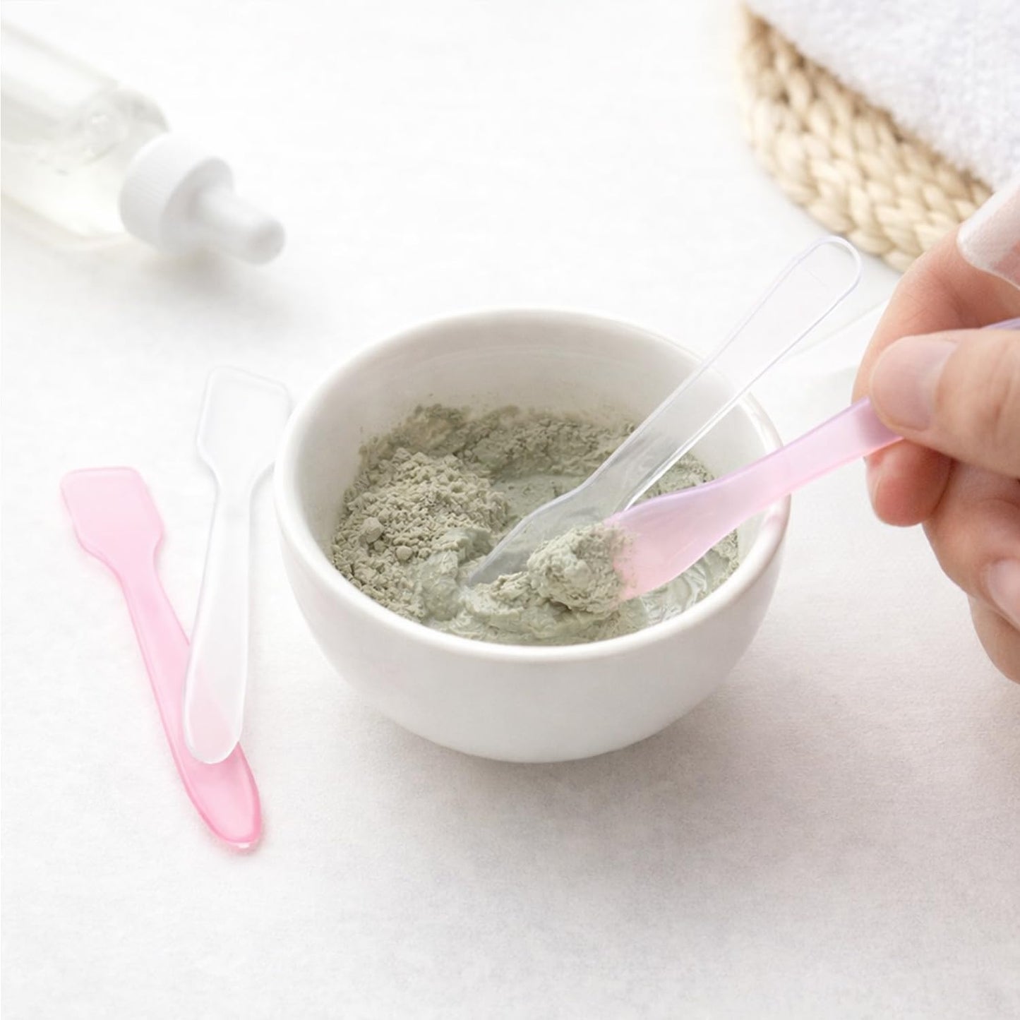 200 PCS Facial Mask Mixing Spatula Set Clear & Pink Plastic Cosmetic Spatulas Mini Face Mask Applicator Sticks for Skincare, DIY Beauty, Cream, Lotion, Makeup Mixing