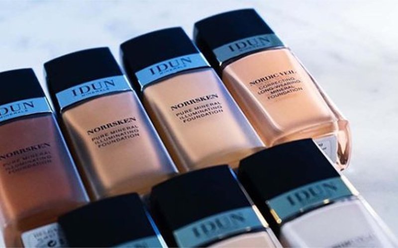 IDUN Minerals Liquid Norrsken Foundation - Silky Smooth Coverage - Luminous, Dewy Finish for Dry and Dull Skin - Water Resistant and Vegan Makeup - 209 Svea - Warm Medium - 1.01 oz