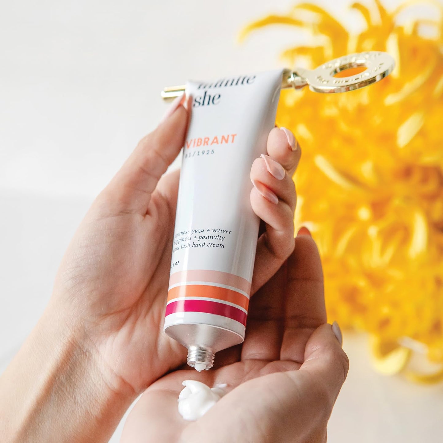 LOLLIA Handcreme Tube Key - Easy to Use Tube Squeezer Tool, Hand Cream Gift Pairing, Hand Lotion Accessory Gold, Charming Floral Printed Key for Metal Cream Tube