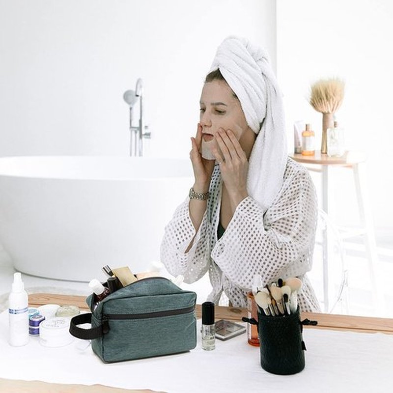 FUNSEED Travel Toiletry Bag for Women and Men, Water-resistant Shaving Bag for Toiletries Accessories, Foldable Storage Bags with Divider and Handle for Cosmetics Toiletries Brushes Tools (Gray)