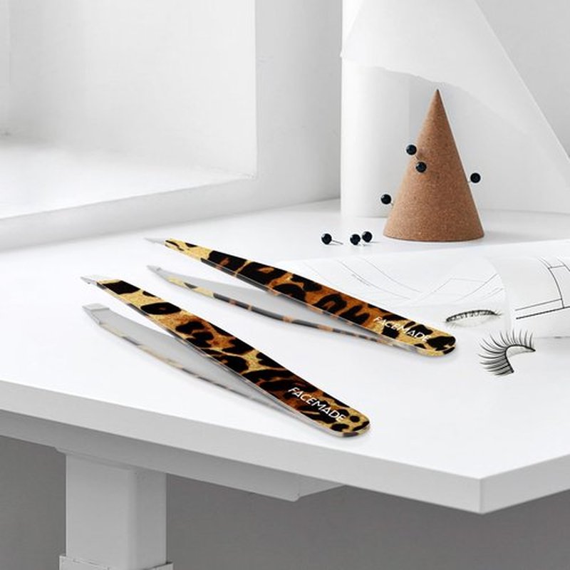 2 Pack Leopard Print Tweezers -Professional Stainless Steel Tweezers for Men and Women, Precision Eyebrow Tweezers for Ingrown Hair Removal