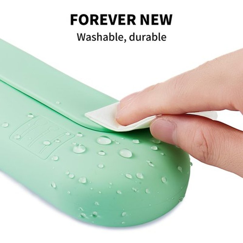 AGIKET Silicone Makeup Brush Holder Travel Cosmetic Bag：Soft Portable Cosmetic Face Brushes Holder with Upgrade Anti-Fall Out Magnetic Closure, Large Travel Makeup Brush Case - Green