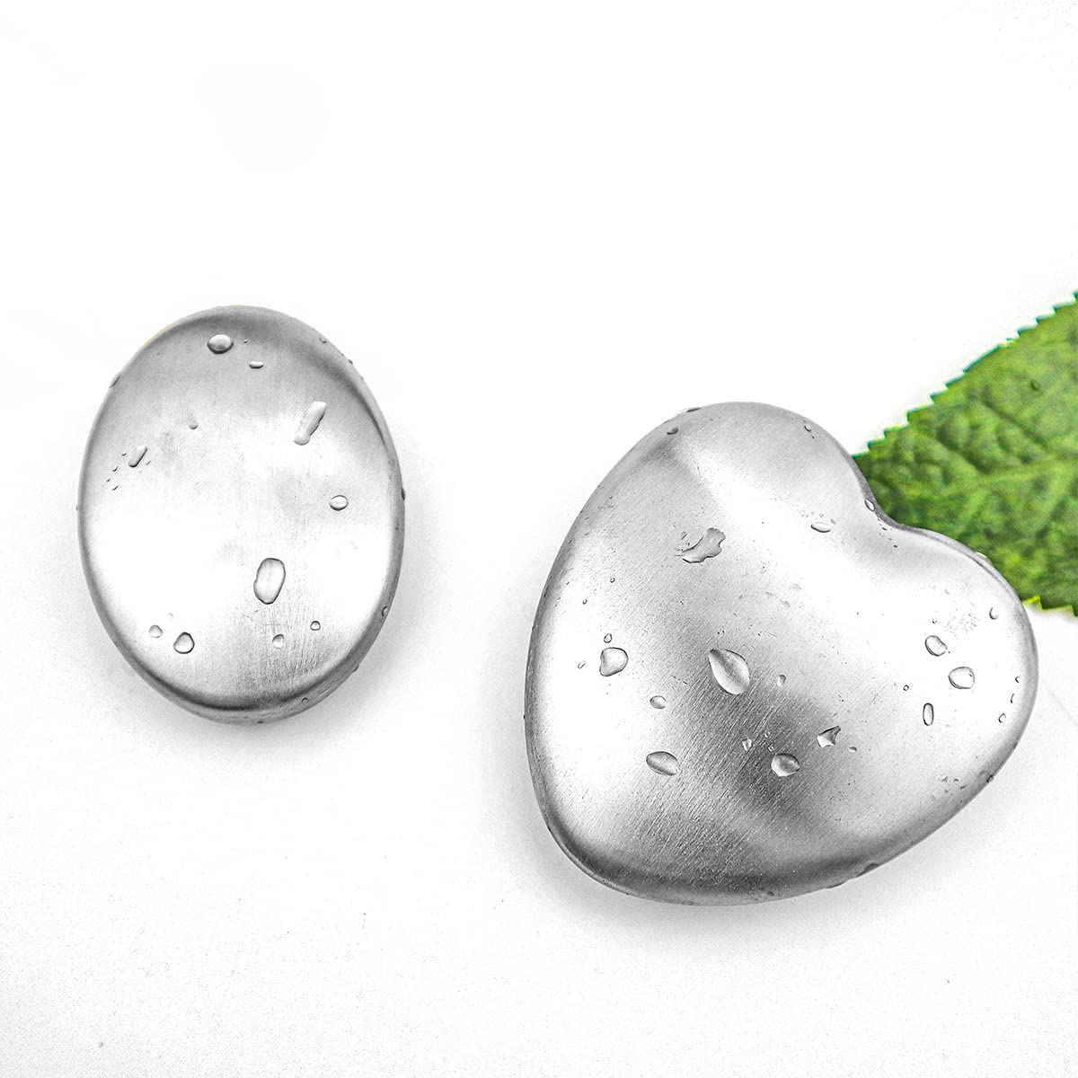 LEEFONE 2 PCS Stainless Steel Soap, Magic Metal Odor Remover Bar Eliminating Smells Like Fish Onion Garlic Scents from Hands and Skin, Kitchen Gadgets (Heart Shape + Oval)