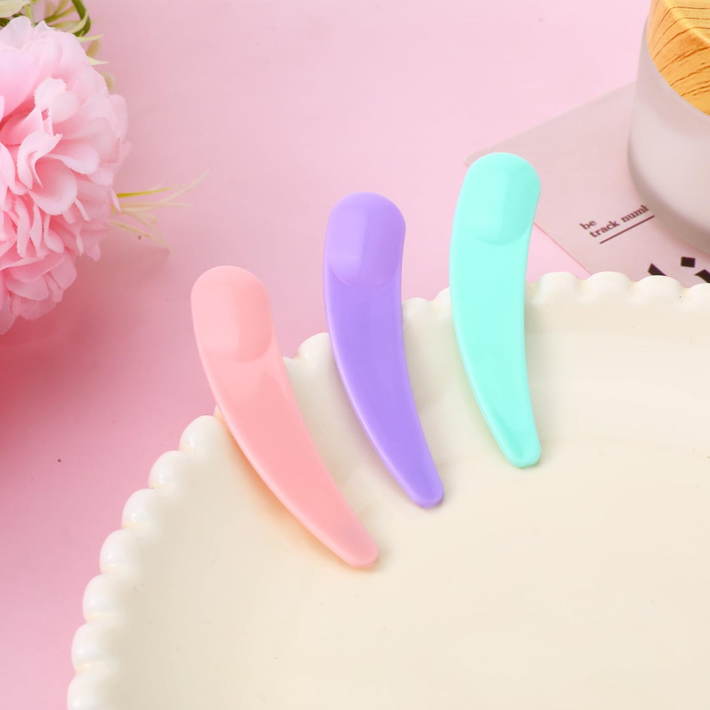 Ajcotahm 200 Pcs Mini Spatula for Cosmetics, Plastic Makeup Spatulas Mini Disposable Skincare Scoop Spatula for Cosmetics Facial Cream Mask Mixing and Sampling (Purple Pink Blue)