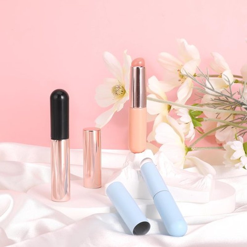 3 Pcs Silicone Lip Brush Round Head Lip Brushes Applicator with Cover, Reusable Silicone Makeup Brush Beauty Tool for Lip Gloss, Lip Balm, Concealer Eyeshadow Manicure