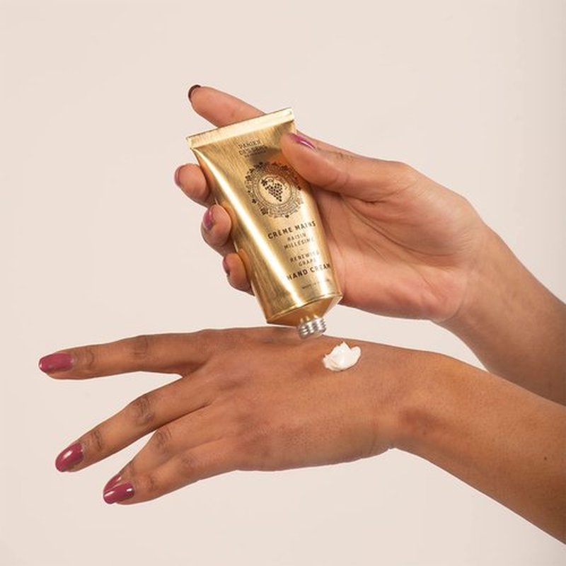 Panier des Sens - Hand Cream for Dry Cracked Hands - Grape Hand Lotion with Shea Butter & Grape Seed Oil - Vitamin E Skin Moisturizer with 97% Natural Ingredients - Made in France, 2.5 fl oz