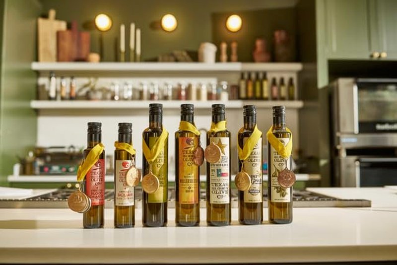 Sola Stella Extra Virgin Olive Oil - Cold Pressed Gourmet EVOO | Smooth & Buttery Taste - Perfect for Cooking & Baking (16.9 oz)