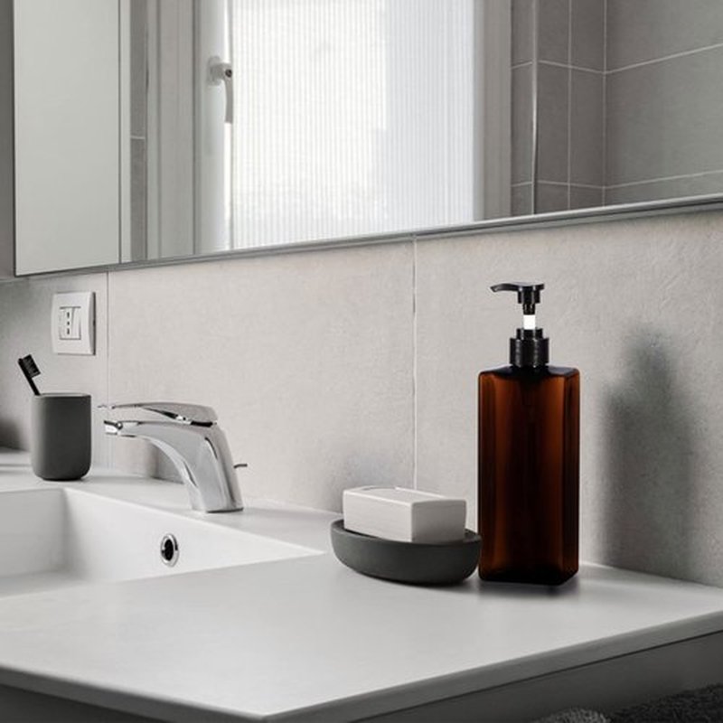 Pump Bottles for Liquids, Yebeauty 2pcs Shower Pump Bottles 17oz 500ml Empty Pump Bottle Lotion Soap Dispenser Liquid Container Plastic Soap Dispenser for Kitchen,Bathroom Body Wash, Amber