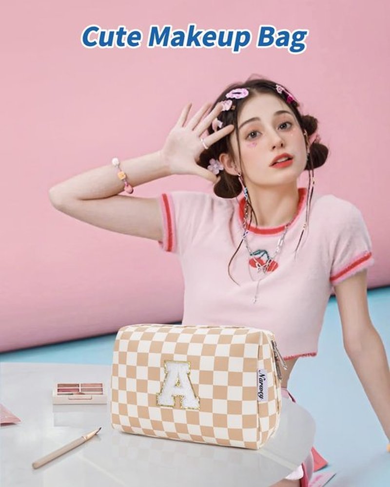 Narwey Personalized Initial Makeup Bag Toiletry Bag Gifts for Women Girls Large Checkered Makeup Bag Zipper Pouch Travel Cosmetic Bag Organizer for Women (Light Checkerboard Letter A)