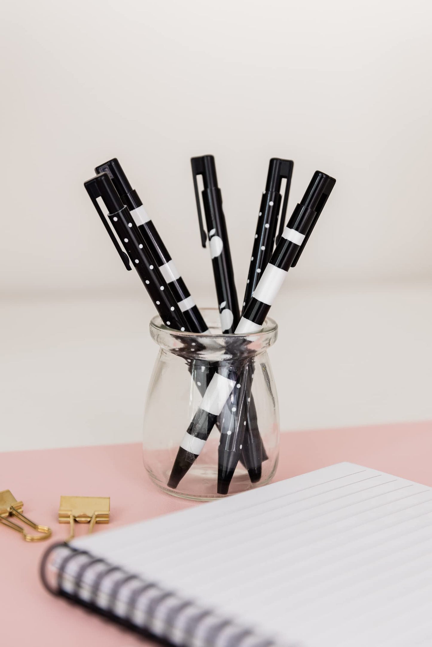 kate spade new york Black Ink Pen Set of 5, Cute Leopard Click Pens, Plastic Retractable Pens for Writing and Journaling, Forest Feline