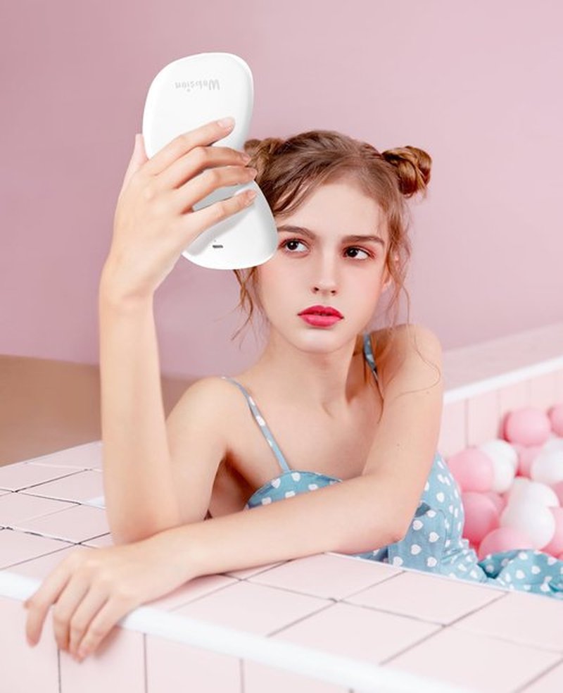 wobsion Travel Mirror with Light, Rechargeable 1x/10x Compact Magnifying Mirror, Dimmable Pocket Mirror,Handheld 2-Side Mirror with Light,4inch Travel Size,Portable for Handbag,Purse,Gift,White